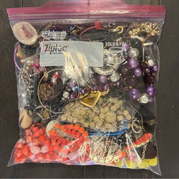 3 LB JUNK & CRAFT JEWELRY LOT - Picture 9 of 12